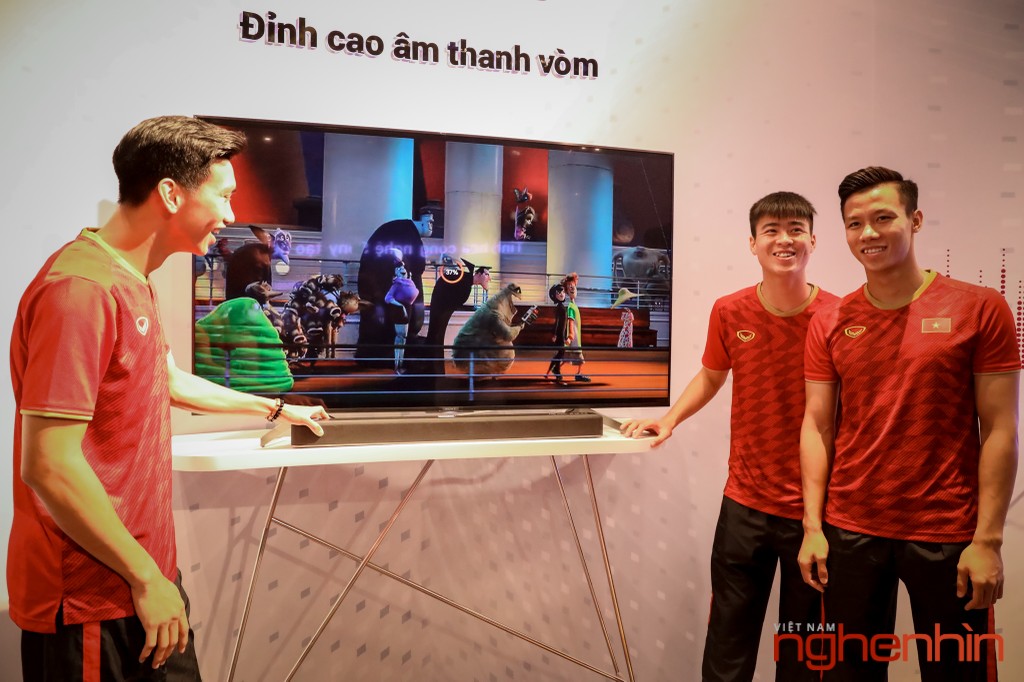 Bộ 3 tuyển Việt Nam 'tò mò' với loạt loa di động mới của Sony ảnh 4