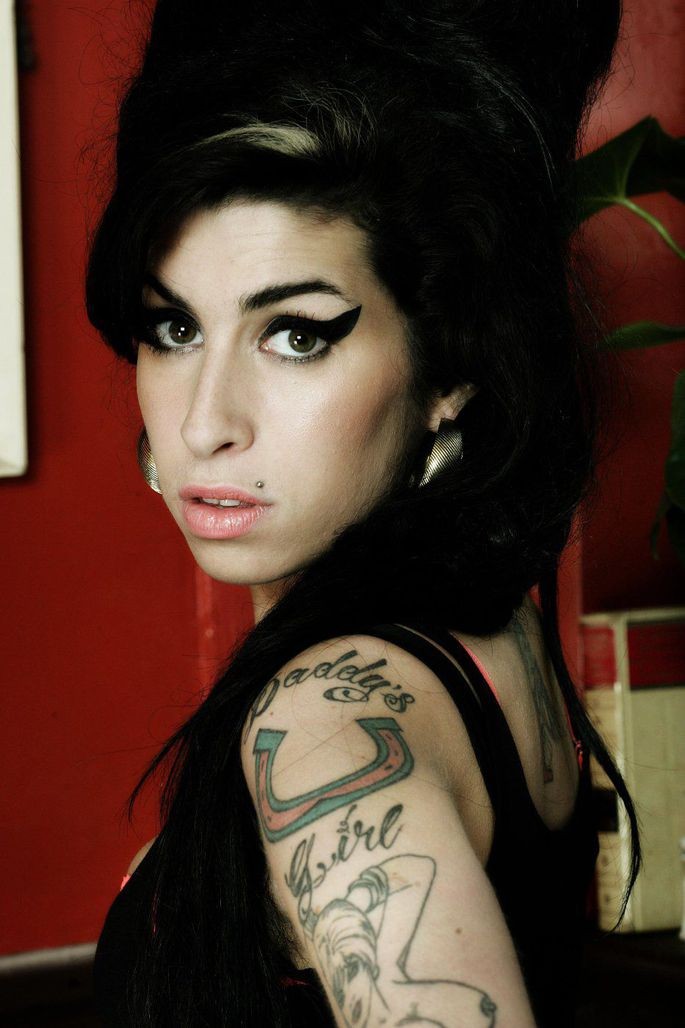 Viên ngọc quý của xứ sở sương mù Amy Winehouse  sáng tác xuất sắc với album đầu tay “Frank”  ảnh 3