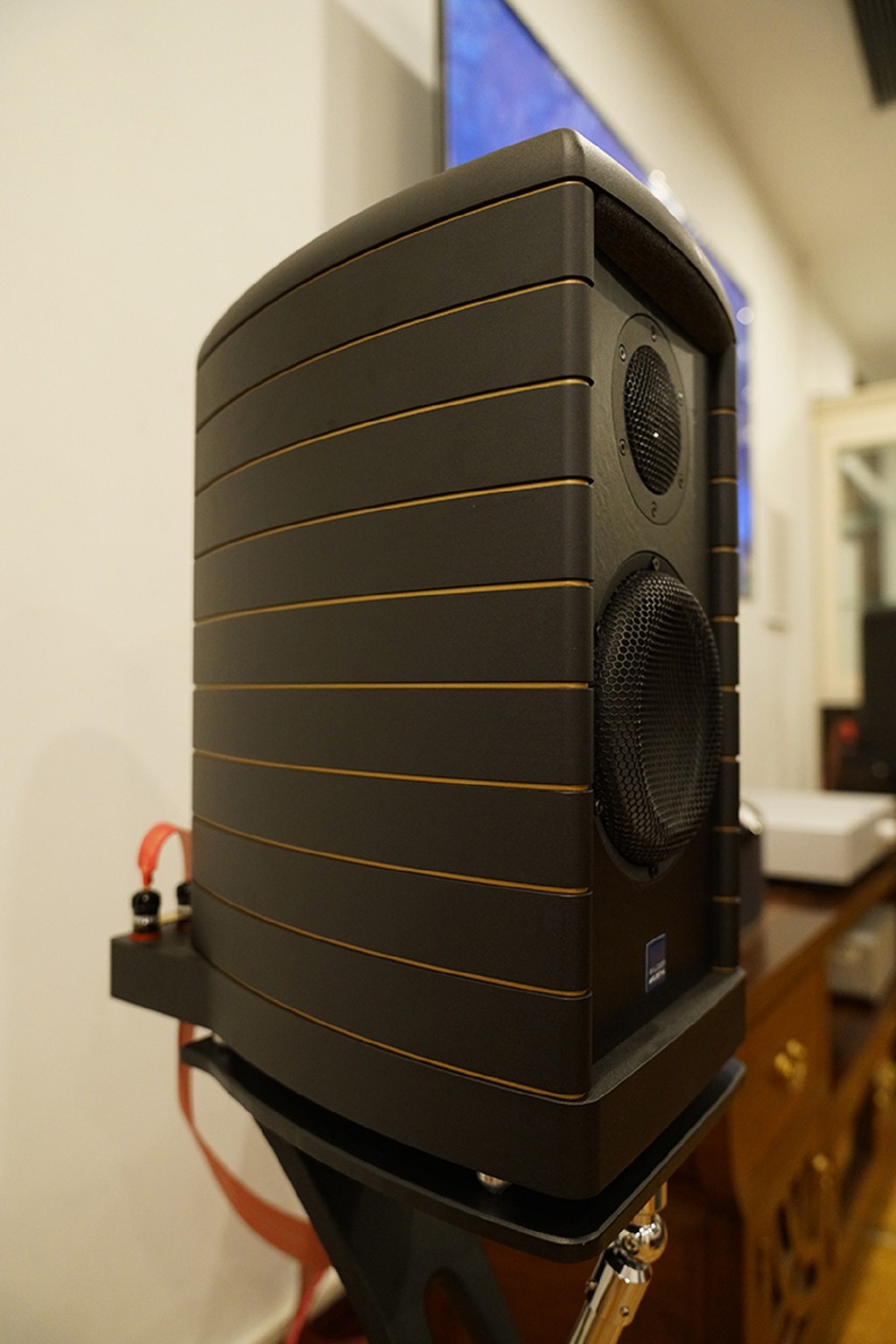 Gauder Akustik DARC 40 - Loa bookshelf tiền tỉ có khả năng tải “lượng” âm thanh đáng nể ảnh 3