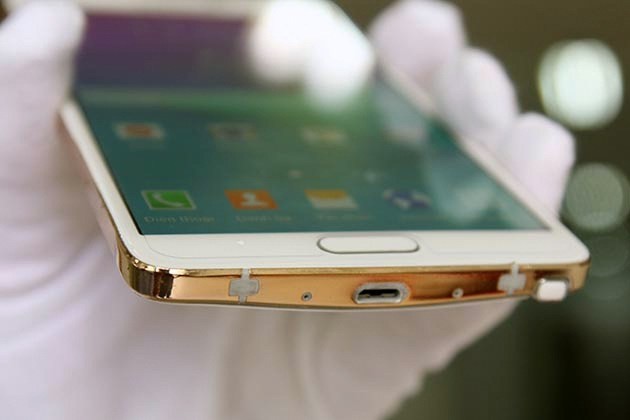 Những smartphone mạ vàng nổi bật năm 2014 ảnh 18