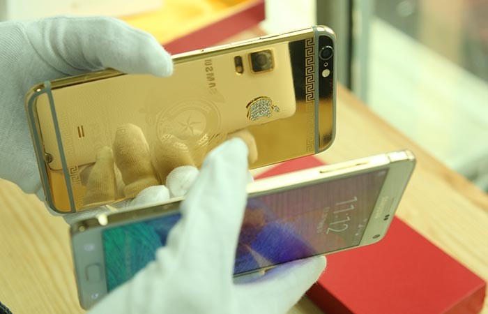 Những smartphone mạ vàng nổi bật năm 2014 ảnh 19