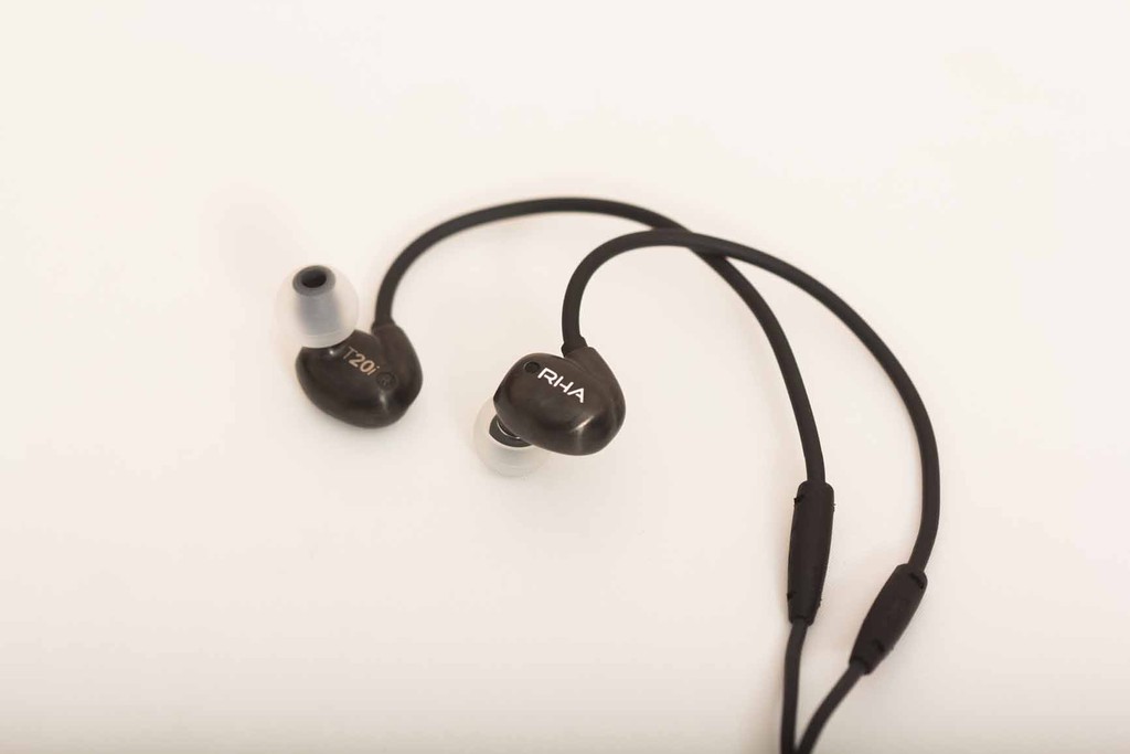 Đập hộp tai nghe in-ear RHA T20i phân phối độc quyền bởi Apple  ảnh 9
