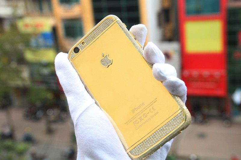 iPhone 6 vỏ vàng nguyên khối, đính kim cương giá nửa tỷ đồng ở Việt Nam ảnh 1