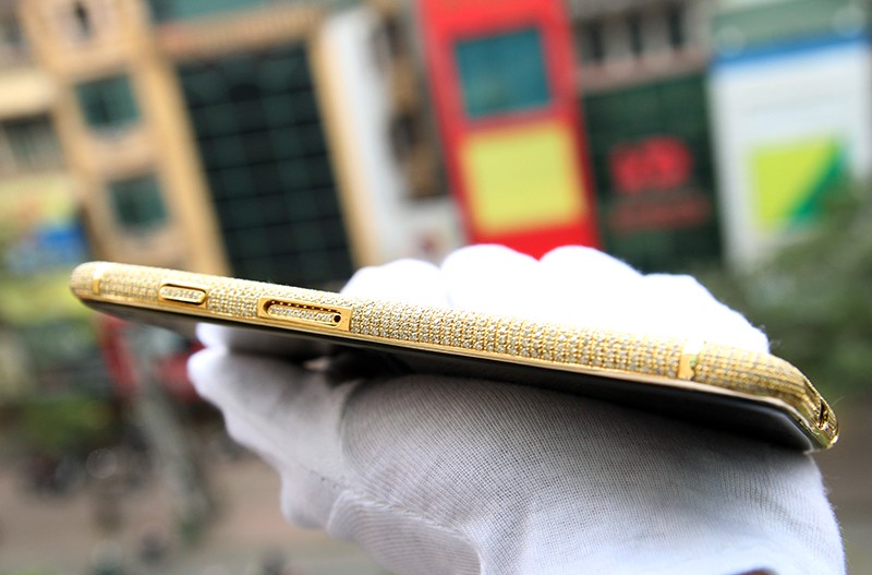 iPhone 6 vỏ vàng nguyên khối, đính kim cương giá nửa tỷ đồng ở Việt Nam ảnh 6