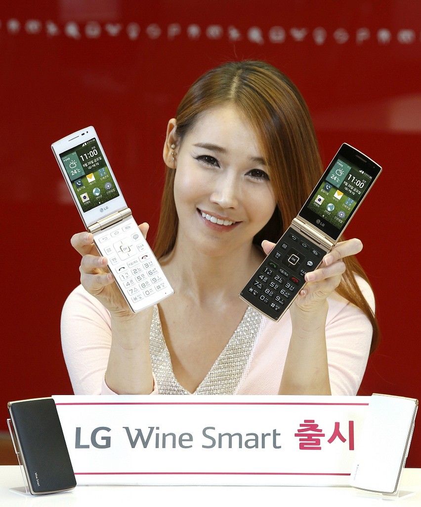 LG tái sinh dòng điện thoại nắp gập với Wine Smart ảnh 1
