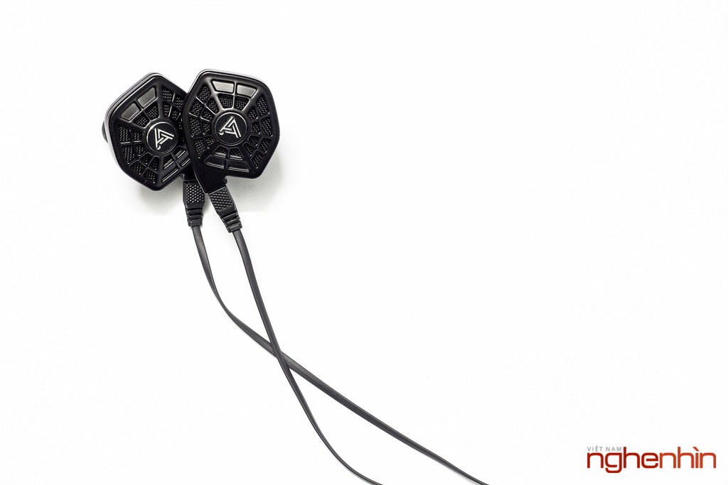 Mở hộp cặp tai nghe từ phẳng in-ear Audeze iSine 10 ảnh 5