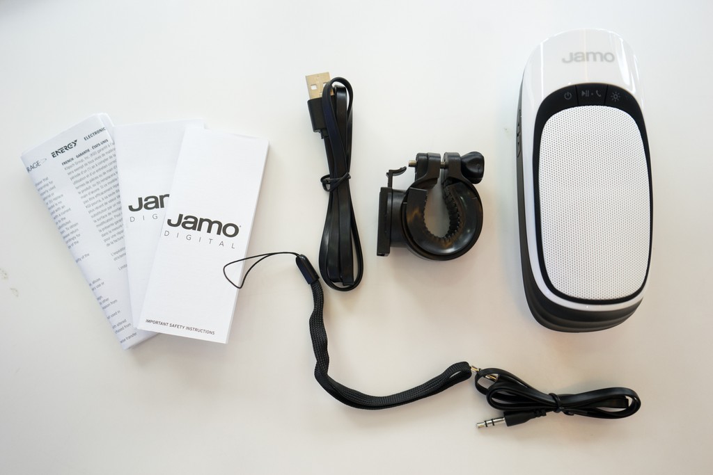 Trên tay Jamo DS 1 - Loa Bluetooth kiêm đèn pin giá 840 nghìn ảnh 3
