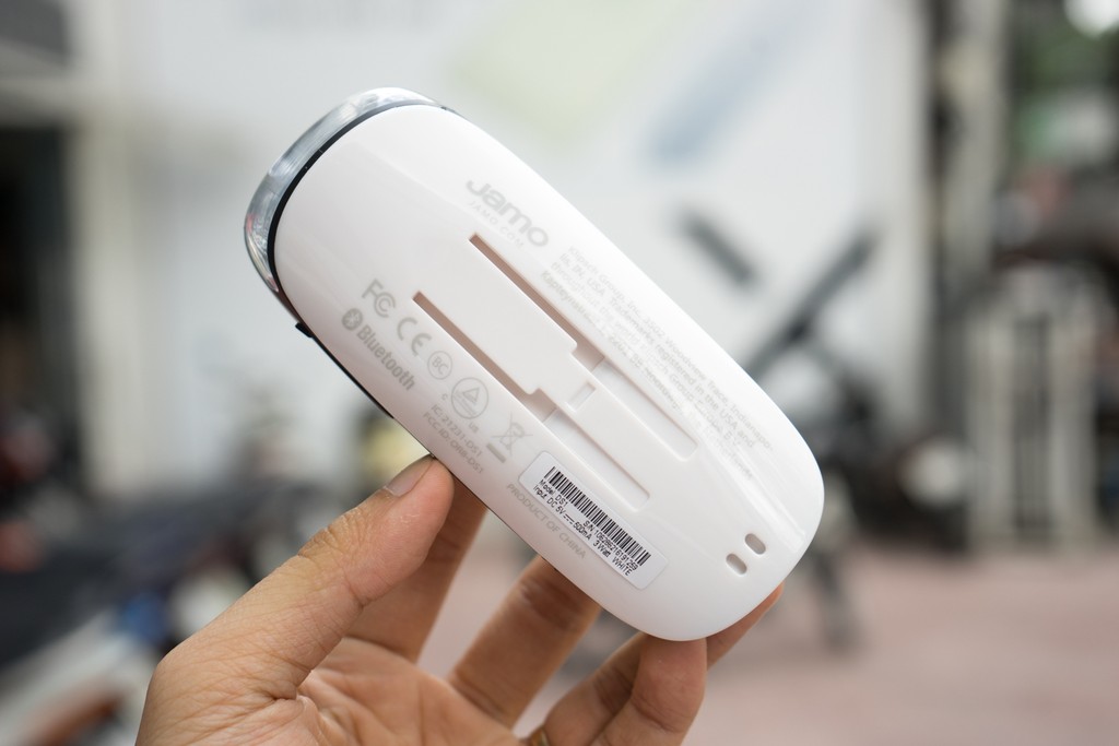 Trên tay Jamo DS 1 - Loa Bluetooth kiêm đèn pin giá 840 nghìn ảnh 5