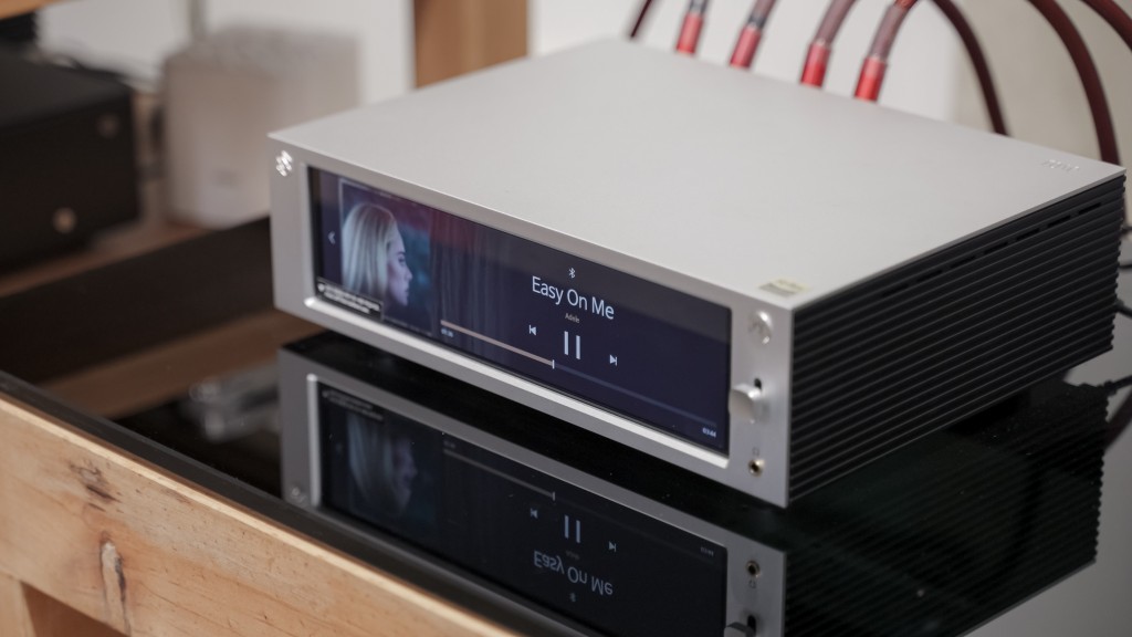 Hifi Rose RS201E - Music server đa nhiệm tích hợp ampli, trình chiếu video 4K trên màn hình 8,8in và TV ảnh 10