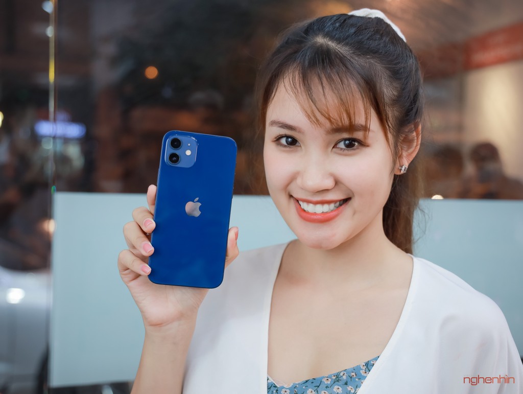 Trên tay iPhone 12 đầu tiên tại Việt Nam giá 23 triệu  ảnh 1