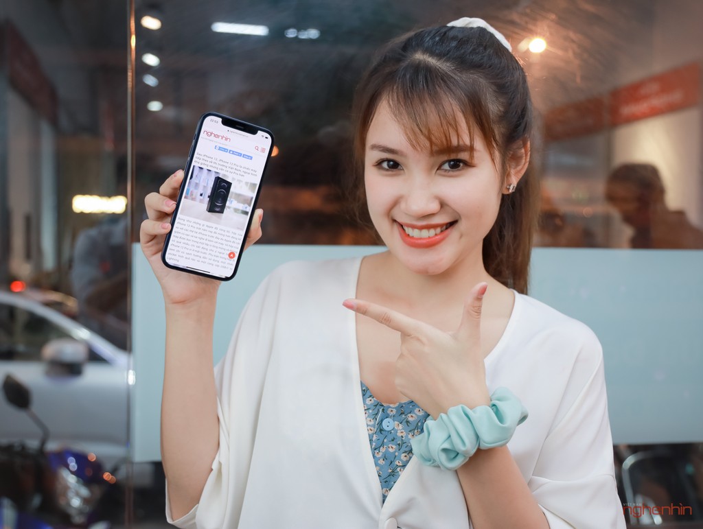 Trên tay iPhone 12 đầu tiên tại Việt Nam giá 23 triệu  ảnh 2