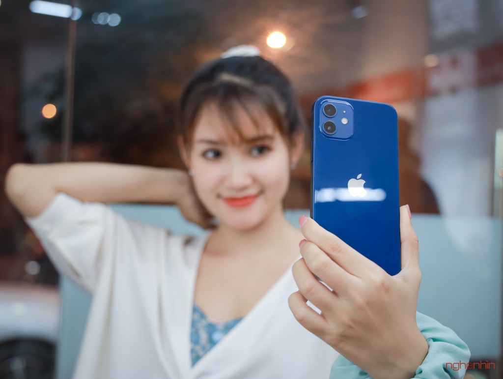 Trên tay iPhone 12 đầu tiên tại Việt Nam giá 23 triệu  ảnh 3