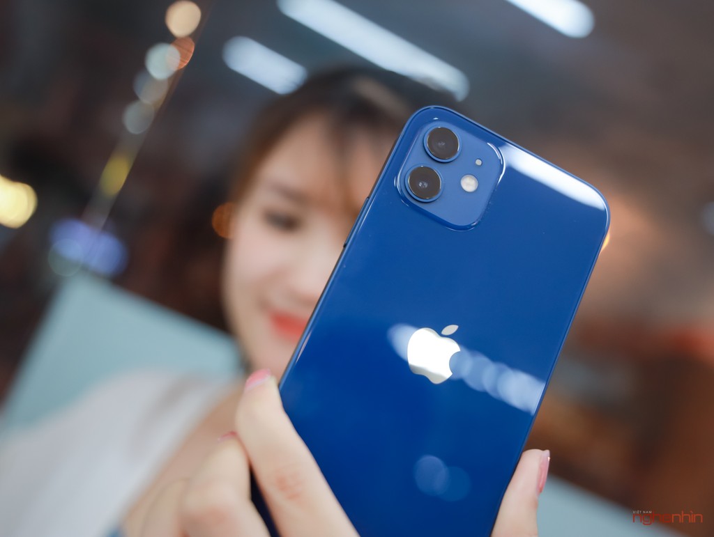 Trên tay iPhone 12 đầu tiên tại Việt Nam giá 23 triệu  ảnh 4
