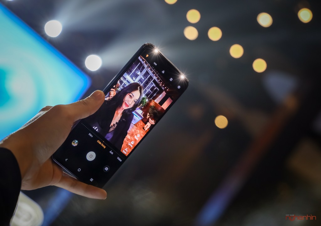 vivo V21 5G ra mắt người dùng Việt giá 10 triệu tặng kèm quà 1,5 triệu ảnh 2