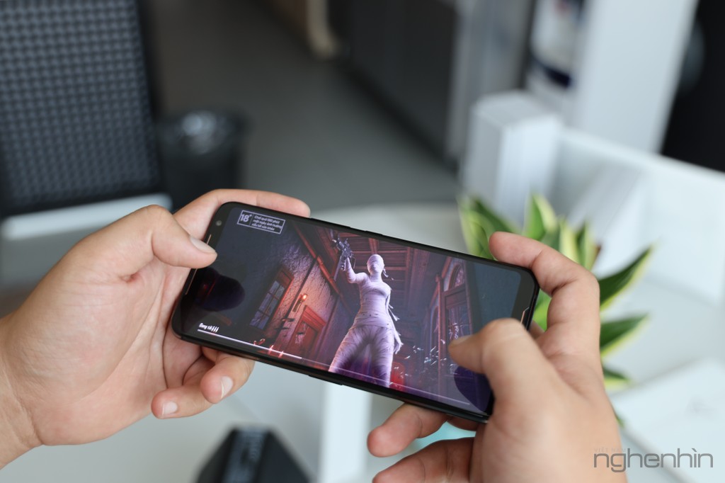 ROG Phone II ra mắt thị trường Việt: giá từ 22 triệu, rẻ hơn iPhone 11 Pro nhưng chiến game như laptop gaming   ảnh 3