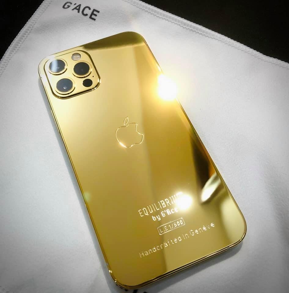 Ngắm iPhone 12 mạ vàng đầu tiên trên thế giới do công ty Việt Nam thực hiện ảnh 1