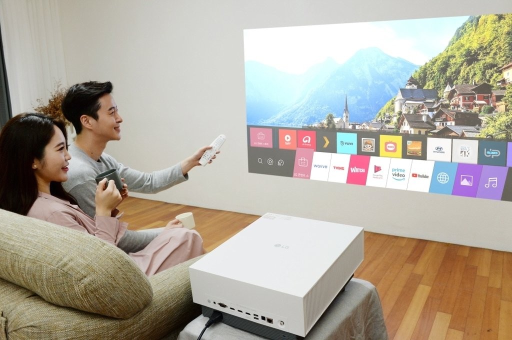 LG ra mắt máy chiếu 4K mới: tự động chỉnh khung hình méo, tối ưu độ sáng ảnh 1