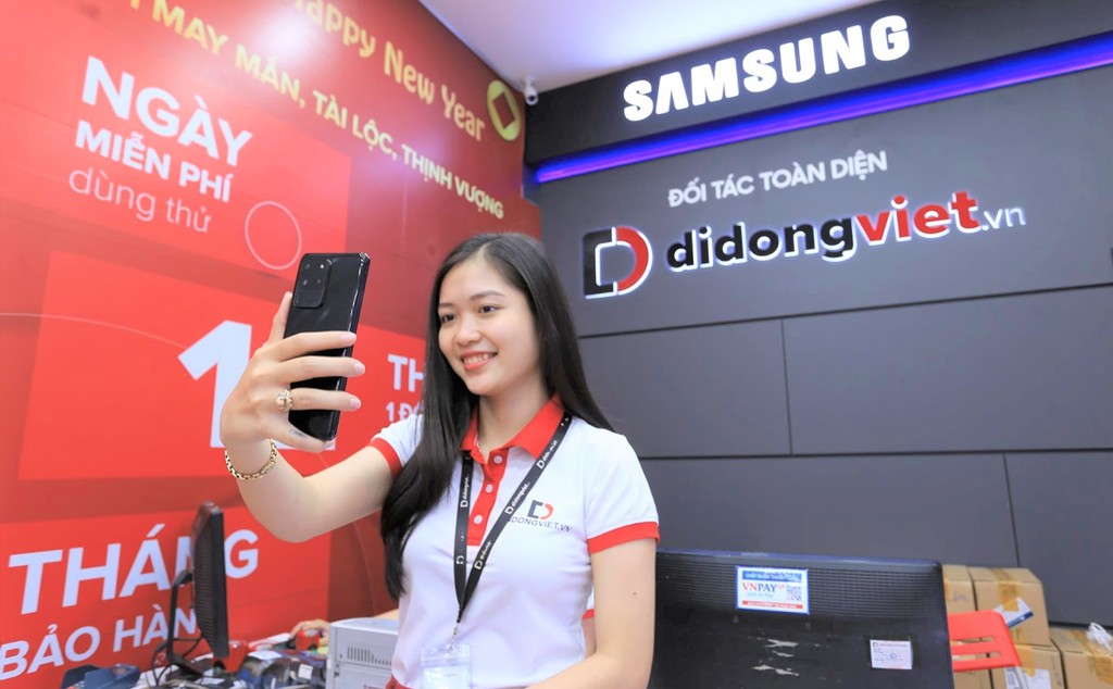 Galaxy S20, S20 Plus, S20 Ultra giá từ 16,9 triệu đồng: Di Động Việt giao hơn 300 máy ngày mở bán ảnh 1