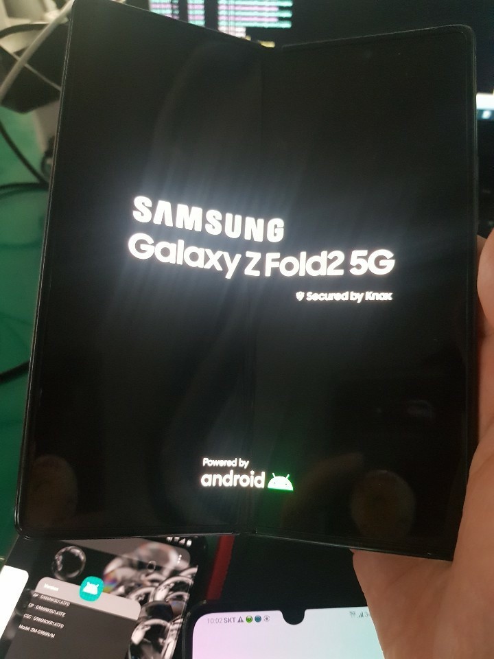 Galaxy Z Fold 2 đã lộ diện trước giờ G? ảnh 1