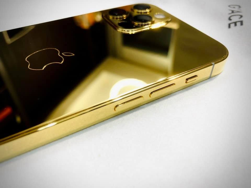 Ngắm iPhone 12 mạ vàng đầu tiên trên thế giới do công ty Việt Nam thực hiện ảnh 2