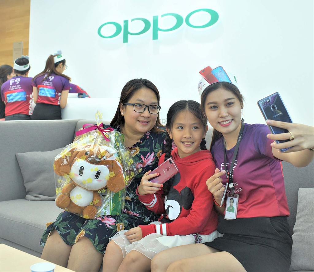 Oppo F9 bán ra gần 24000 máy cho người dùng trong ngày đầu tiên ảnh 2