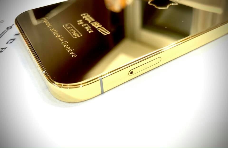 Ngắm iPhone 12 mạ vàng đầu tiên trên thế giới do công ty Việt Nam thực hiện ảnh 4