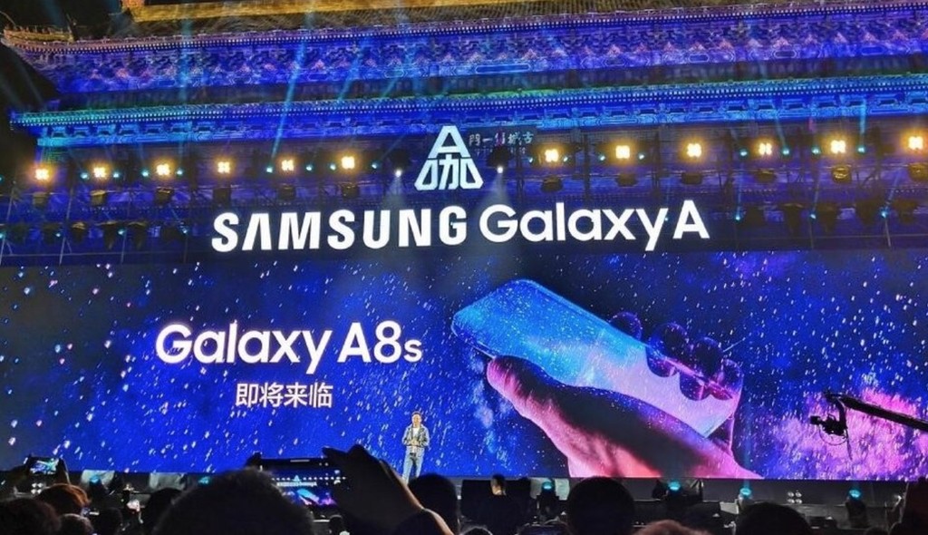 Màn hình 'nốt ruồi' của Galaxy A8s là xu hướng thiết kế mới của Samsung? ảnh 1