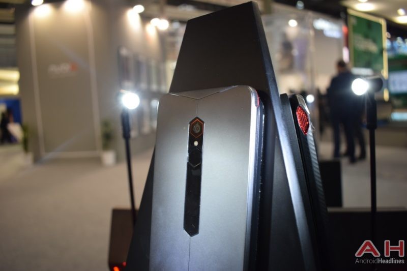 Điện thoại gaming Nubia thiết kế như siêu xe, sở hữu tản nhiệt khí và LED RGB ảnh 3