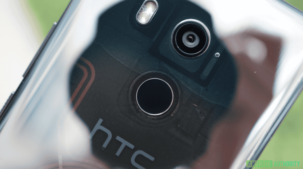 Soi kỹ 'bộ cánh' trong suốt duy nhất HTC U11+ mới có ảnh 2