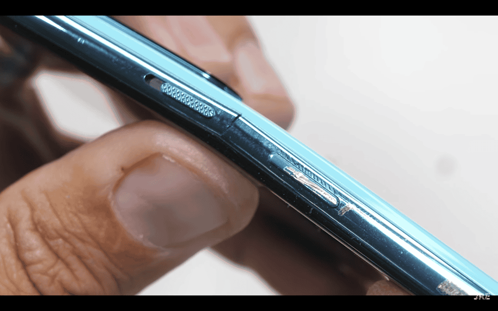 OnePlus Nord bị nứt sau màn bẻ cong do khung nhựa ảnh 2