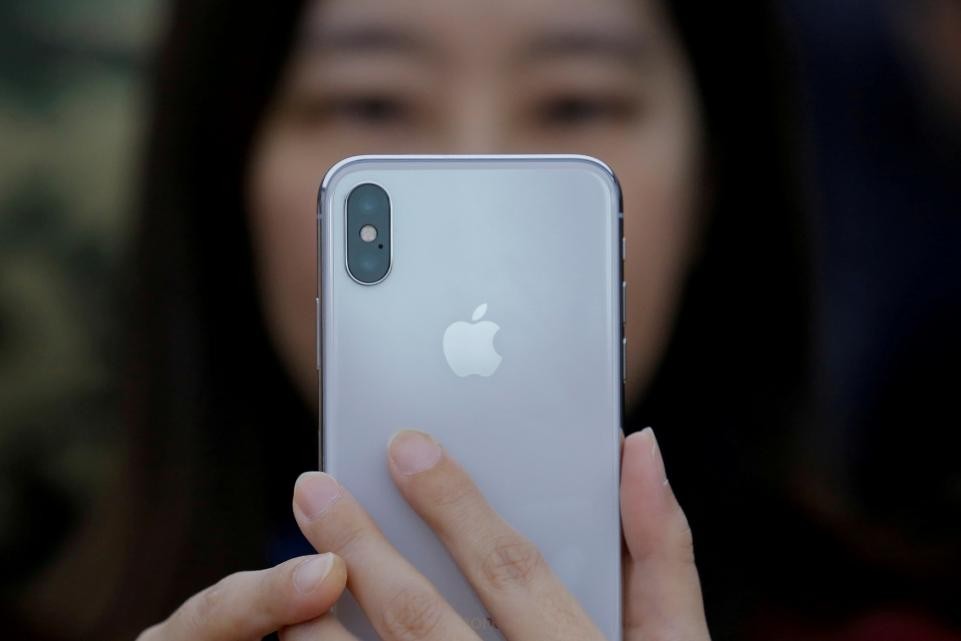 Apple giảm một nửa mục tiêu sản xuất iPhone X do doanh số thấp ảnh 1