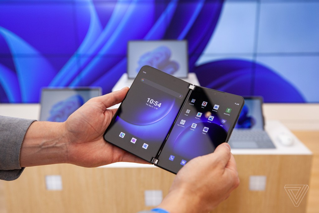 Smartphone gập của Microsoft Surface Duo 2 ra mắt: không ấn tượng  ảnh 1
