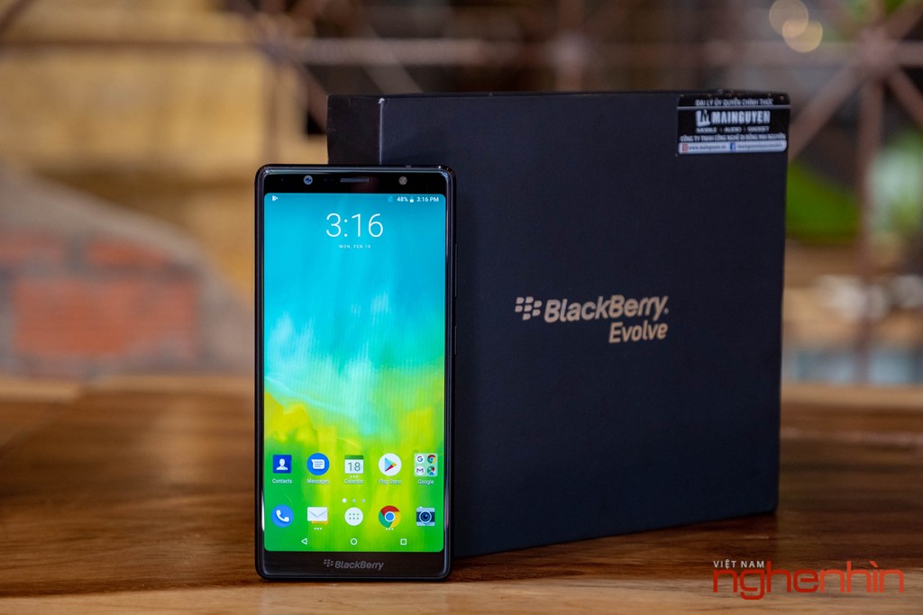 Khui hộp Blackberry Evolve: đúng chất 'dâu đen' giá 8 triệu đồng  ảnh 3