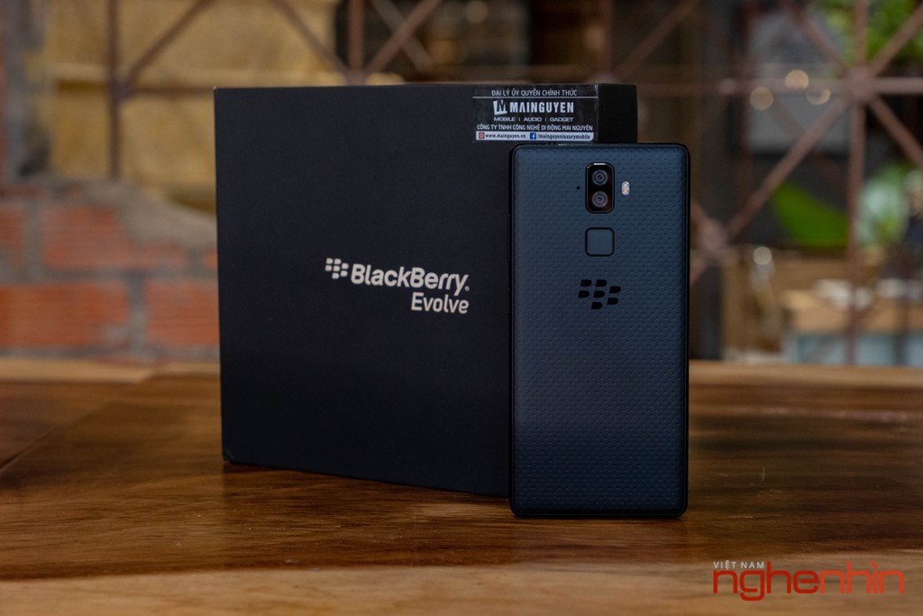 Khui hộp Blackberry Evolve: đúng chất 'dâu đen' giá 8 triệu đồng  ảnh 6