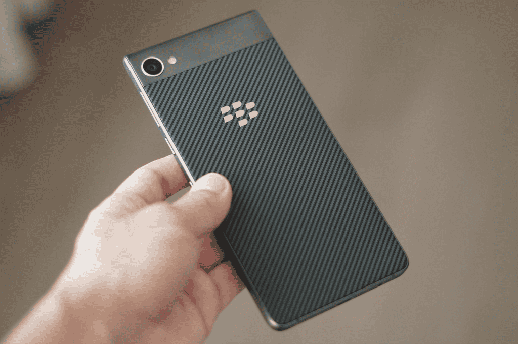 BlackBerry Motion chính thức ra mắt: kháng nước IP67, pin 4.000mAh, giá 463 USD ảnh 2