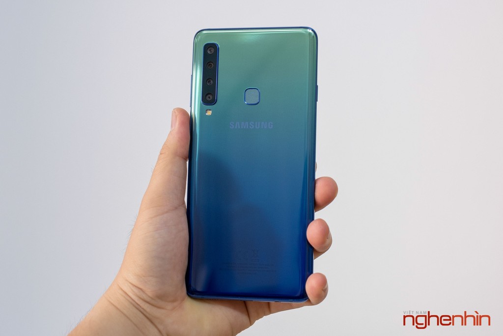 Mở hộp Samsung Galaxy A9: 4 camera sau, màu sắc mới thu hút sự chú ý ảnh 4