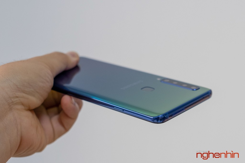 Mở hộp Samsung Galaxy A9: 4 camera sau, màu sắc mới thu hút sự chú ý ảnh 5