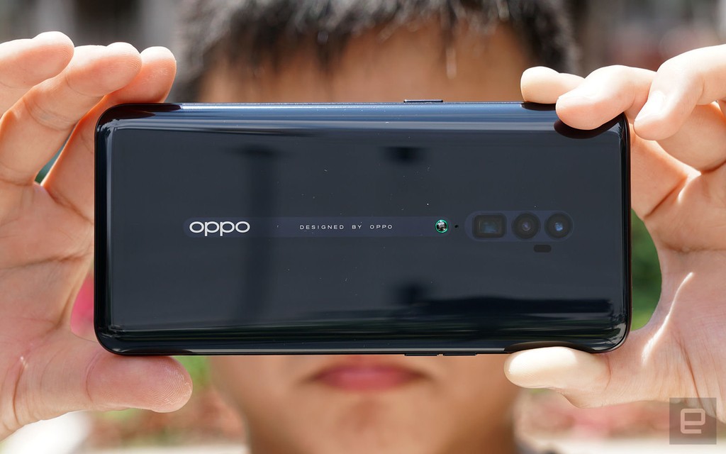Oppo khoe khả năng zoom 60x của Reno từ ngoài vũ trụ ảnh 1