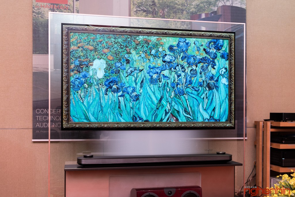 Khui hộp Tivi 'dán tường' LG Signature OLED W 77 inch giá 650 triệu  ảnh 1