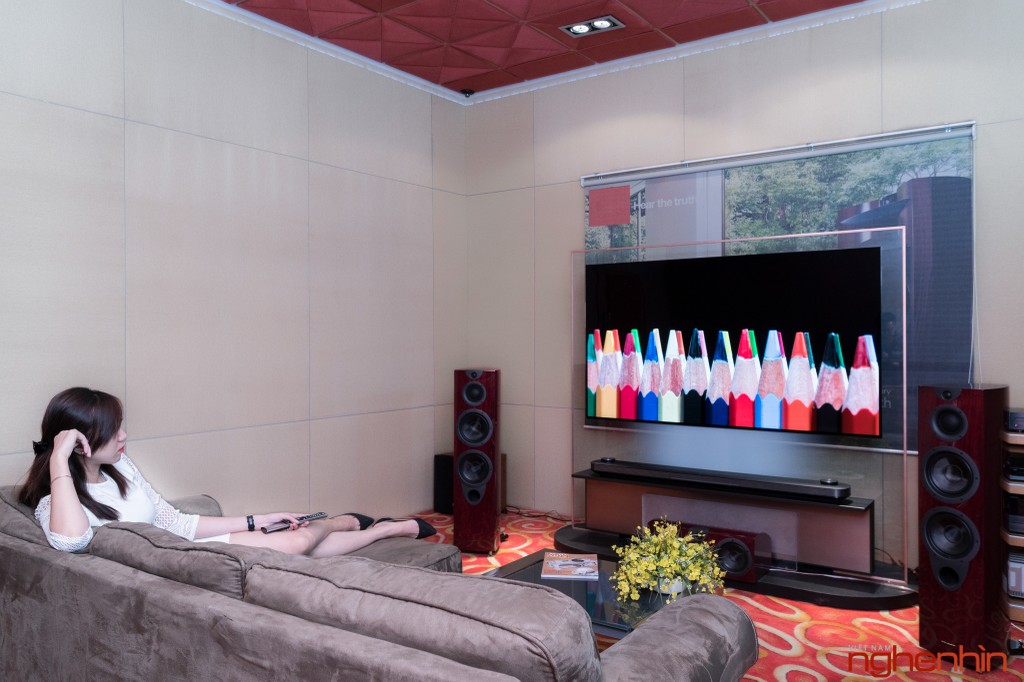 Khui hộp Tivi 'dán tường' LG Signature OLED W 77 inch giá 650 triệu  ảnh 7