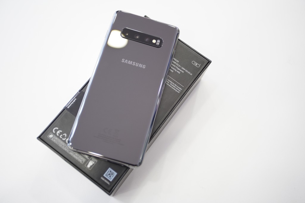 Galaxy S10+ Ceramic dung lượng 'khủng' 1TB về Việt Nam giá 34 triệu quà 9 triệu  ảnh 1