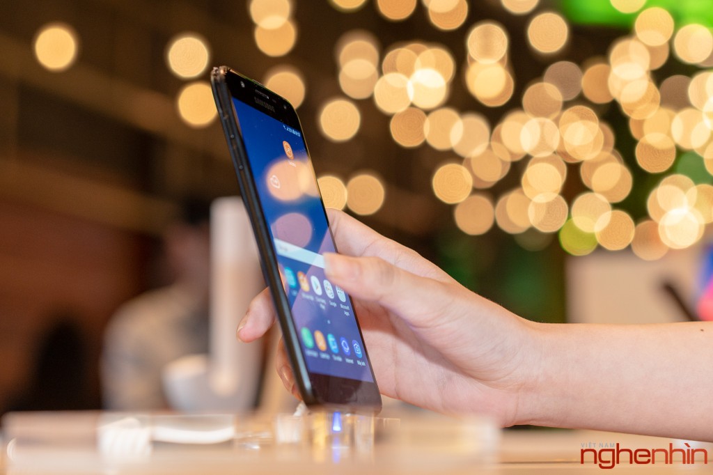 Lazada hợp tác Samsung bán độc quyền Galaxy J7 Duo, giá sốc ngày mở bán! ảnh 1