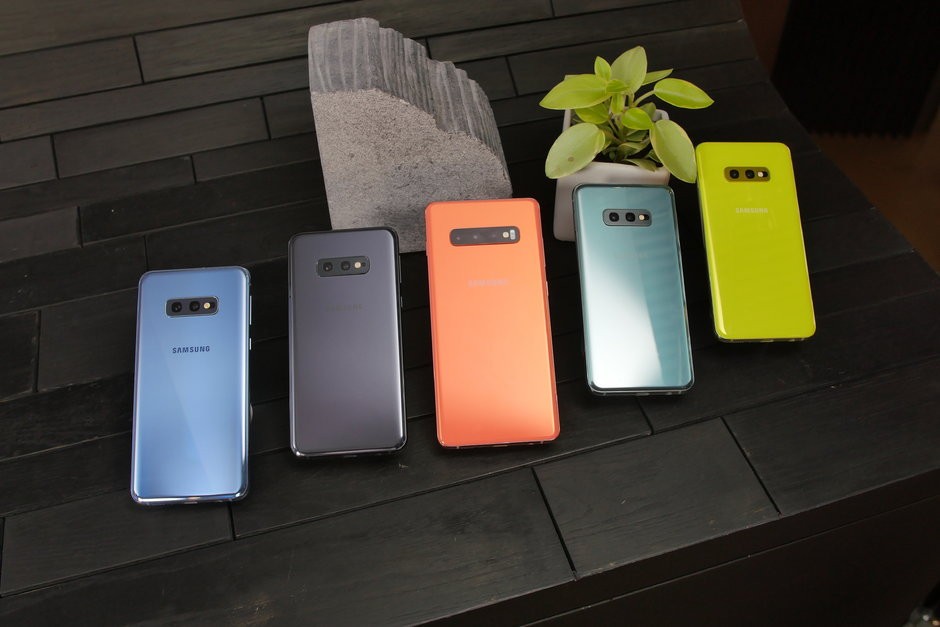 Đánh dấu 1 thập kỷ 'dải ngân hà', Samsung ra mắt 4 mẫu Galaxy S10 ảnh 1