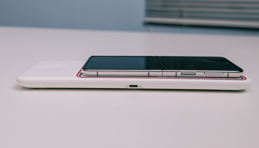 Trên tay combo Galaxy Z Flip3 Thom Browne giá 53 triệu: sang trọng và phong cách  ảnh 9