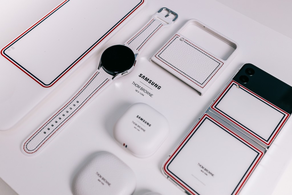 Trên tay combo Galaxy Z Flip3 Thom Browne giá 53 triệu: sang trọng và phong cách  ảnh 21