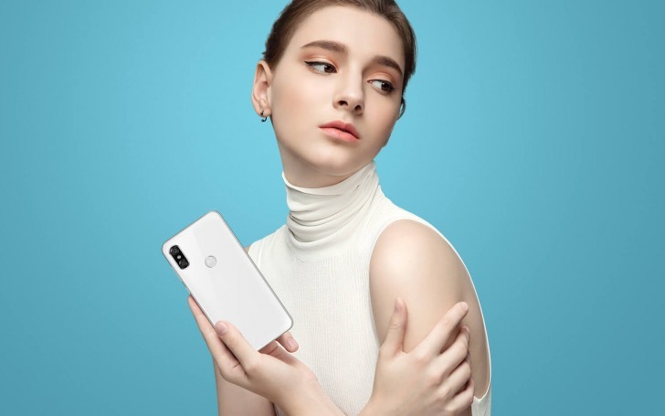Motorola P30 chính thức: con lai của iPhone X và P20 Pro, chạy Snapdragon 636 ảnh 1