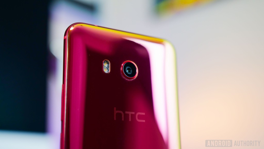 HTC U11 nhận cập nhật Edge Sense quan trọng kèm trợ lý Alexa ảnh 1