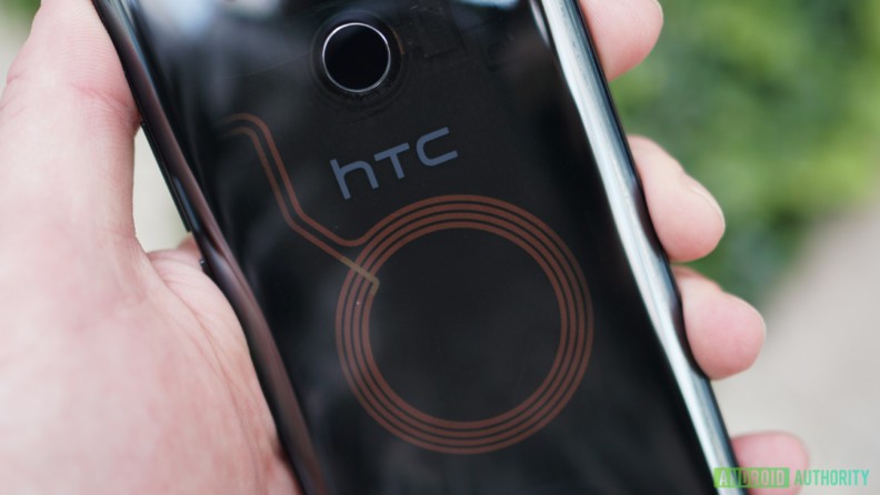 Soi kỹ 'bộ cánh' trong suốt duy nhất HTC U11+ mới có ảnh 4