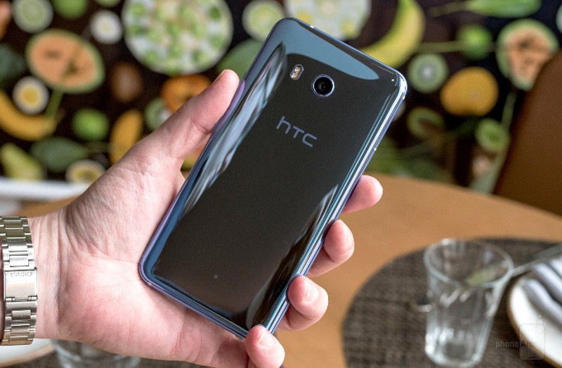 HTC-U-11-ra-mat