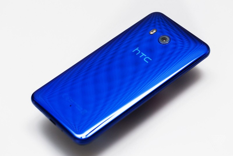HTC-U-11-ra-mat
